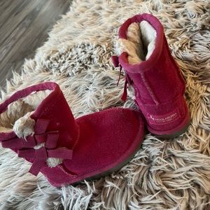 Size 6 toddler uggs!